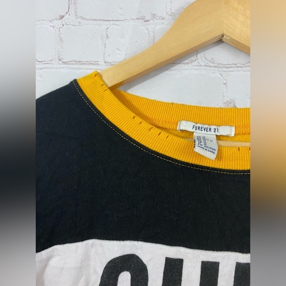 Forever 21 Cropped Sweatshirt Womens Size Medium Black Yellow White “CHLL” - Picture 6 of 11
